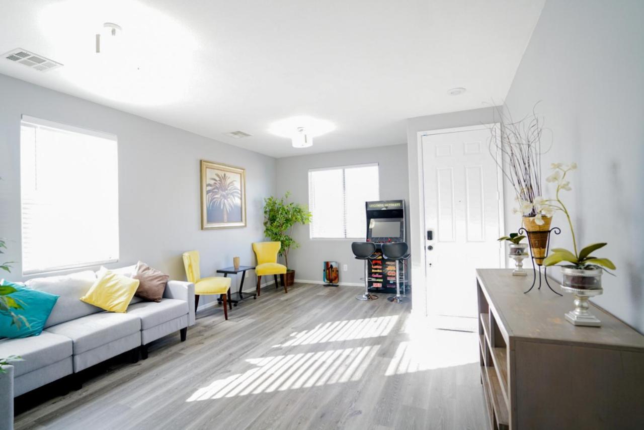 Ultra Modern Las Vegas Home 20min From The Strip Exterior foto